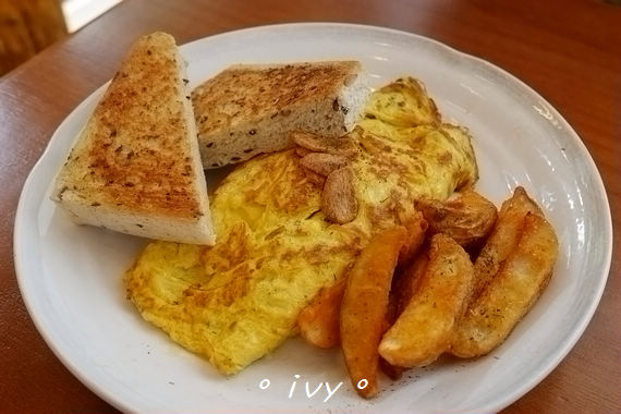 貳樓(新竹店)： Second Floor Cafe 貳樓 (新竹店)