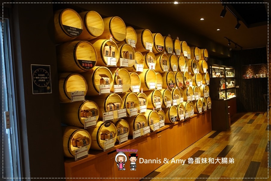 20161110《新竹平價咖啡店》歐客佬精品咖啡旗艦店 -新竹光華店x用銅板價品嚐好咖啡和美味甜點 ︱超奢華世界級藝伎咖啡相遇初體驗（影片） (45).jpg