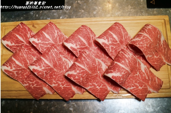 肉普普 石頭•涮涮鍋:【台北南港區】五分埔火鍋推薦『肉普普 石頭涮涮鍋』近捷運松山火車站,CP值超高美食!