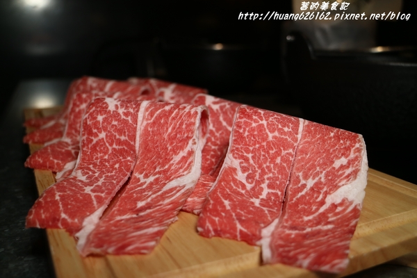 肉普普 石頭•涮涮鍋:【台北南港區】五分埔火鍋推薦『肉普普 石頭涮涮鍋』近捷運松山火車站,CP值超高美食!