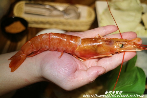 肉普普 石頭•涮涮鍋:【台北南港區】五分埔火鍋推薦『肉普普 石頭涮涮鍋』近捷運松山火車站,CP值超高美食!