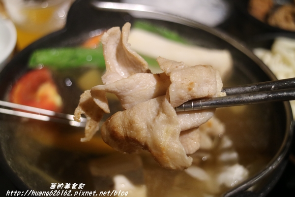 肉普普 石頭•涮涮鍋:【台北南港區】五分埔火鍋推薦『肉普普 石頭涮涮鍋』近捷運松山火車站,CP值超高美食!