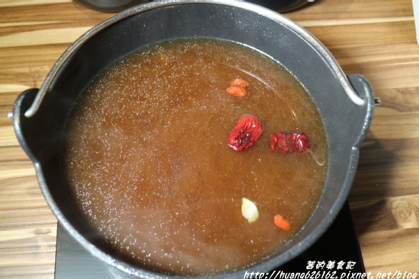 肉普普 石頭•涮涮鍋:【台北南港區】五分埔火鍋推薦『肉普普 石頭涮涮鍋』近捷運松山火車站,CP值超高美食!