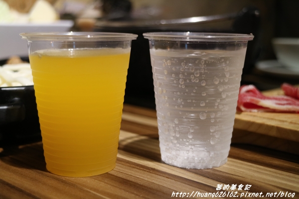 肉普普 石頭•涮涮鍋:【台北南港區】五分埔火鍋推薦『肉普普 石頭涮涮鍋』近捷運松山火車站,CP值超高美食!