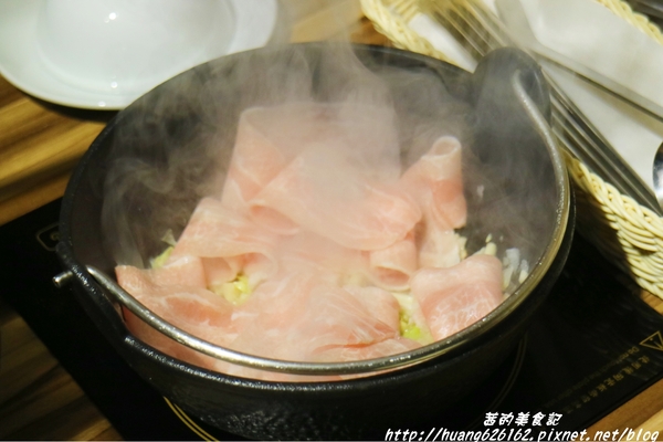 肉普普 石頭•涮涮鍋:【台北南港區】五分埔火鍋推薦『肉普普 石頭涮涮鍋』近捷運松山火車站,CP值超高美食!