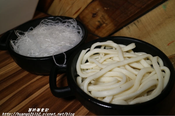 肉普普 石頭•涮涮鍋:【台北南港區】五分埔火鍋推薦『肉普普 石頭涮涮鍋』近捷運松山火車站,CP值超高美食!