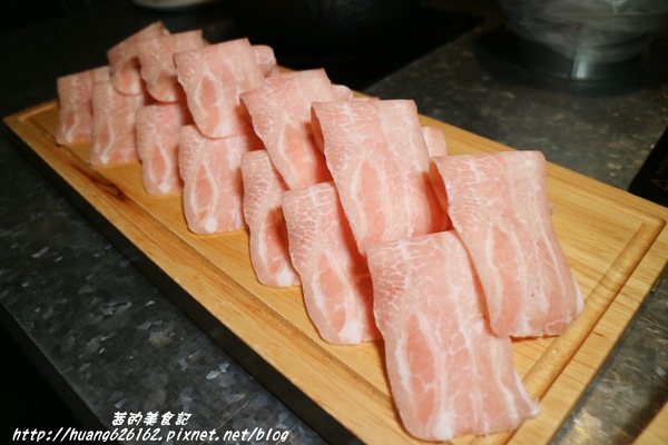 肉普普 石頭•涮涮鍋:【台北南港區】五分埔火鍋推薦『肉普普 石頭涮涮鍋』近捷運松山火車站,CP值超高美食!