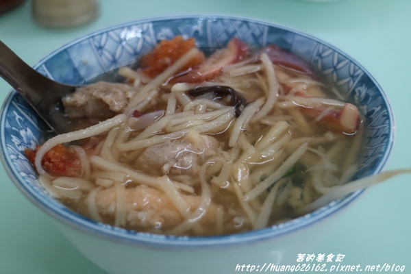 龍山魷魚肉羹：【彰化鹿港鎮】鹿港第一市場必吃美食『龍山魷魚肉羹』滿滿的一碗料才35元~