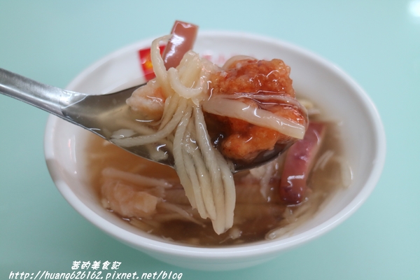 龍山魷魚肉羹：【彰化鹿港鎮】鹿港第一市場必吃美食『龍山魷魚肉羹』滿滿的一碗料才35元~