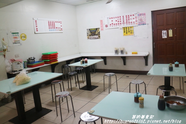 龍山魷魚肉羹：【彰化鹿港鎮】鹿港第一市場必吃美食『龍山魷魚肉羹』滿滿的一碗料才35元~