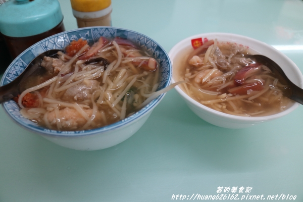 龍山魷魚肉羹：【彰化鹿港鎮】鹿港第一市場必吃美食『龍山魷魚肉羹』滿滿的一碗料才35元~