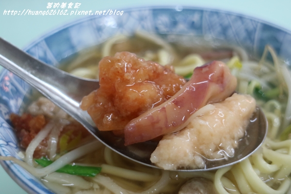 龍山魷魚肉羹：【彰化鹿港鎮】鹿港第一市場必吃美食『龍山魷魚肉羹』滿滿的一碗料才35元~