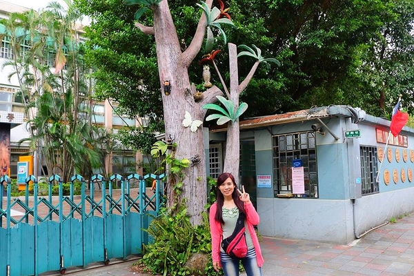 螢橋國小:【台北景點】守護充滿童趣的昆蟲園地&螢橋國小彩虹跑道成為校園美拍的聚焦點