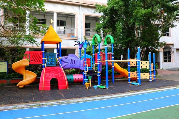 螢橋國小:【台北景點】守護充滿童趣的昆蟲園地&螢橋國小彩虹跑道成為校園美拍的聚焦點