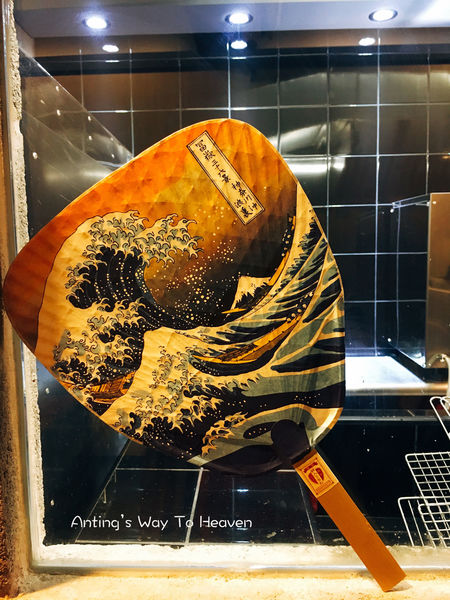 傲鰻天下 店內擺設 扇子.jpg