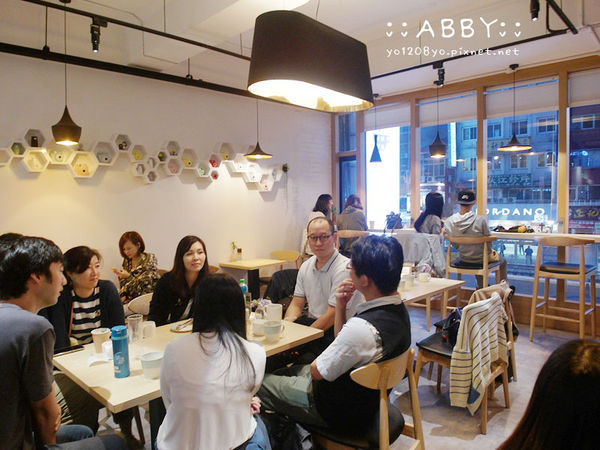 映相咖啡棚拍館 少女心大噴發！台灣CaFace就在台北永康街映相咖啡←全台首家影像列印照片拿鐵 X 自助棚拍館 │東門捷運站7號出口│欸比 拉花咖啡 WIFI 浪漫花牆 魔法學院 哈利波特 造型服飾 拍照景點 拍照聖地 婚紗 (9).jpg