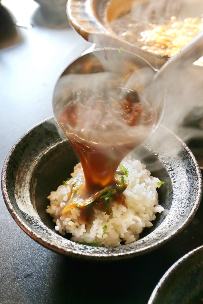 台省製燒海鮮羊肉爐，手感貢丸、海藻米血糕，