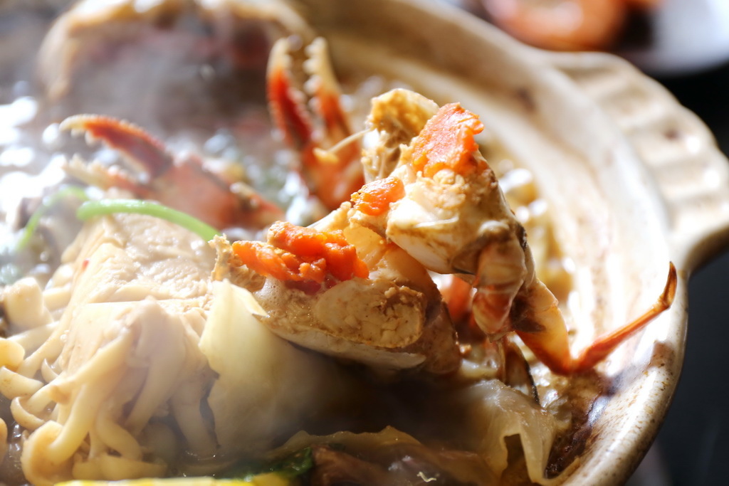 台省製燒海鮮羊肉爐，手感貢丸、海藻米血糕，