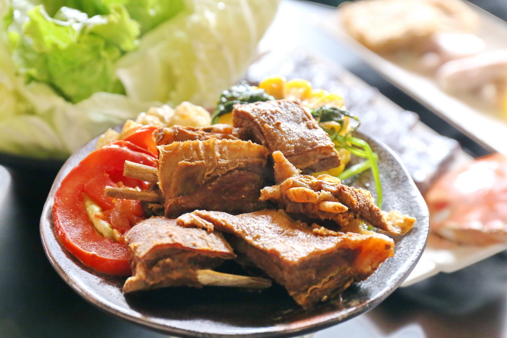 台省製燒海鮮羊肉爐，手感貢丸、海藻米血糕，