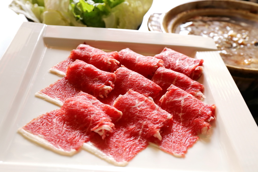 台省製燒海鮮羊肉爐，手感貢丸、海藻米血糕，