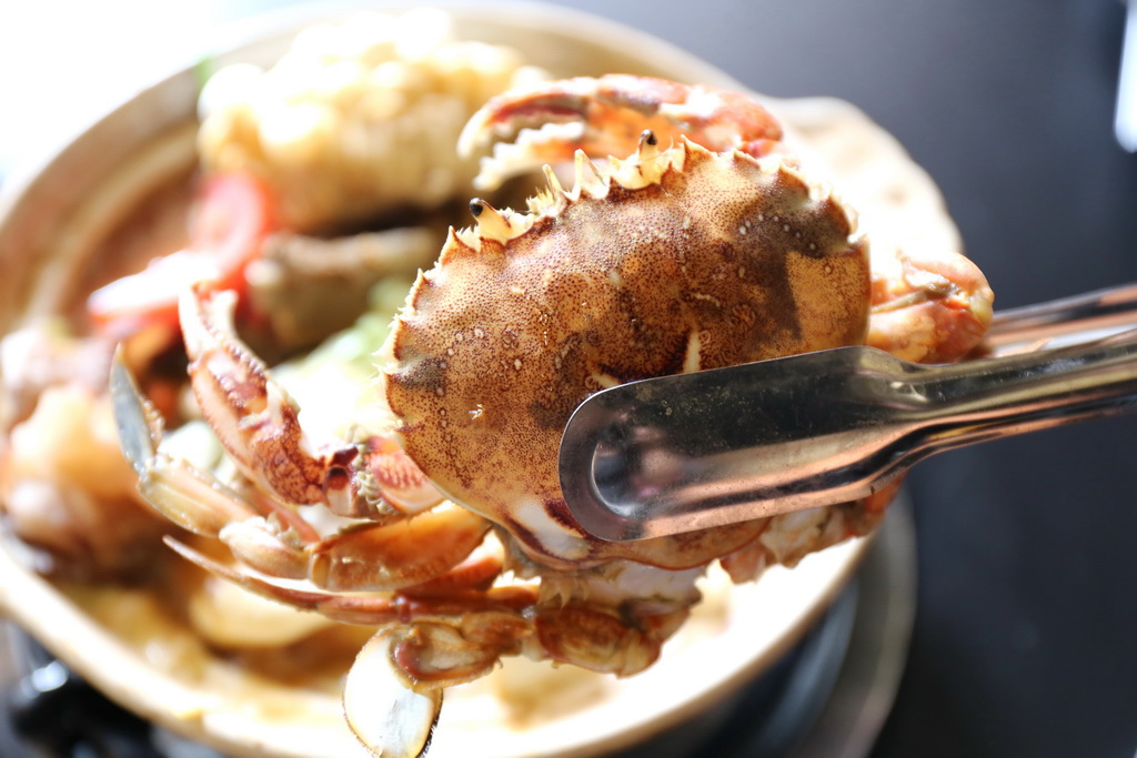 台省製燒海鮮羊肉爐，手感貢丸、海藻米血糕，