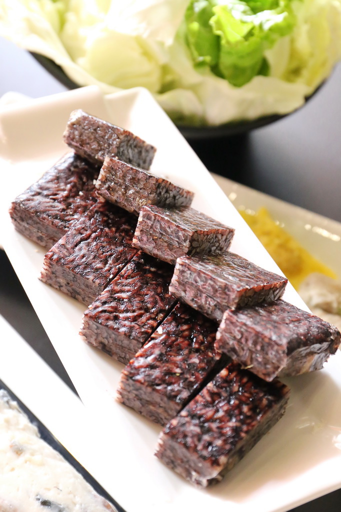 台省製燒海鮮羊肉爐，手感貢丸、海藻米血糕，