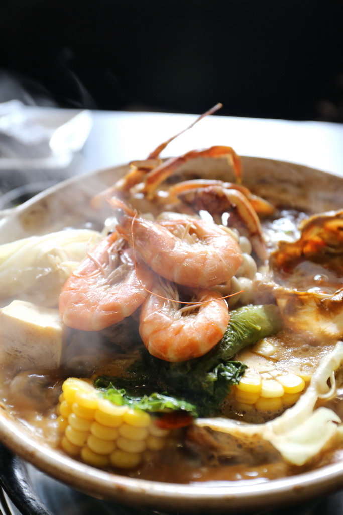 台省製燒海鮮羊肉爐，手感貢丸、海藻米血糕，