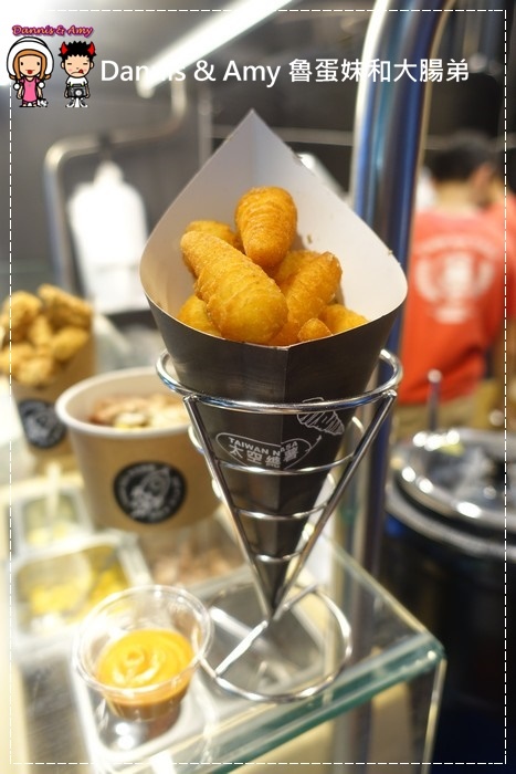 20161117《新竹巨城附近小吃》太空總薯 - 新竹民生店《創新薯製料理》。起司馬鈴薯。子彈薯條。雞米花。乳酪棒下午茶點心、宵夜。看電影新選擇︱開到凌晨的店 （影片） (30).jpg