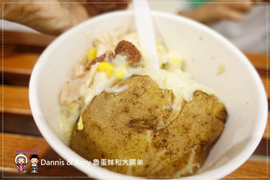 20161117《新竹巨城附近小吃》太空總薯 - 新竹民生店《創新薯製料理》。起司馬鈴薯。子彈薯條。雞米花。乳酪棒下午茶點心、宵夜。看電影新選擇︱開到凌晨的店 （影片） (10).jpg