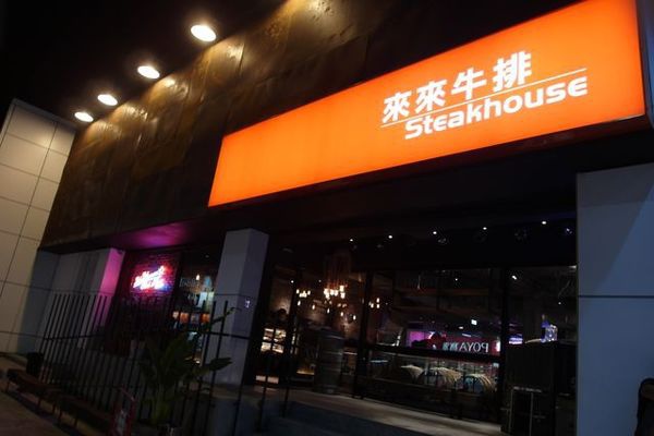 1445945690-2749817000_n