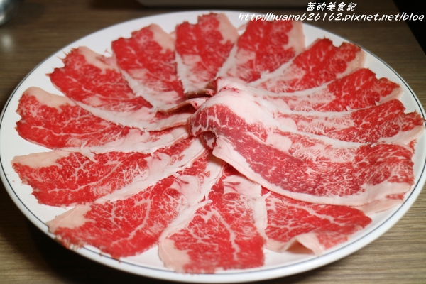 築湘養生麻辣火鍋：【新北三重區】一人就能享用麻辣火鍋『築湘養生麻辣火鍋』三重平價火鍋推薦/麻辣火鍋/養生招牌花雕雞/打卡送鴨血、豆腐/捷運徐匯中學站