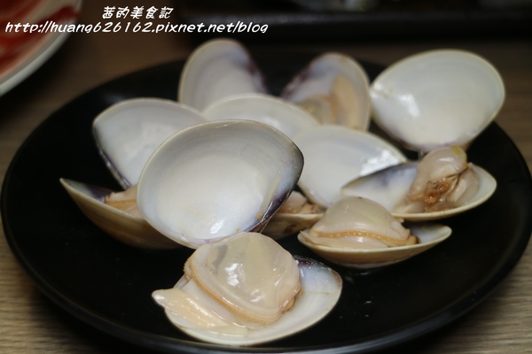 築湘養生麻辣火鍋：【新北三重區】一人就能享用麻辣火鍋『築湘養生麻辣火鍋』三重平價火鍋推薦/麻辣火鍋/養生招牌花雕雞/打卡送鴨血、豆腐/捷運徐匯中學站