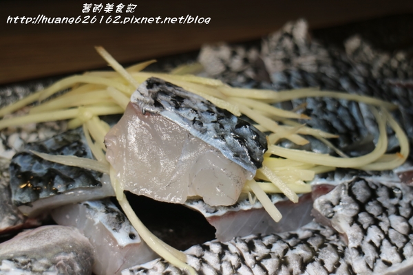 築湘養生麻辣火鍋：【新北三重區】一人就能享用麻辣火鍋『築湘養生麻辣火鍋』三重平價火鍋推薦/麻辣火鍋/養生招牌花雕雞/打卡送鴨血、豆腐/捷運徐匯中學站