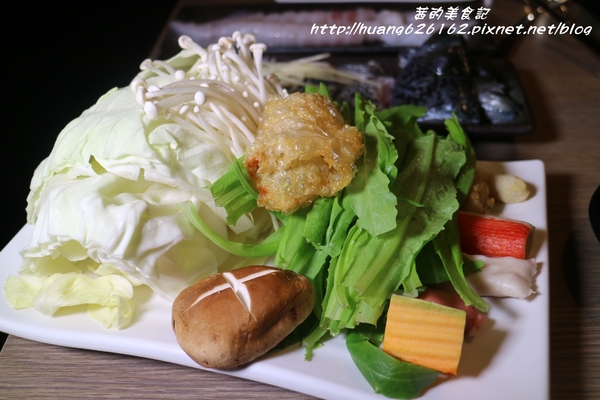 築湘養生麻辣火鍋：【新北三重區】一人就能享用麻辣火鍋『築湘養生麻辣火鍋』三重平價火鍋推薦/麻辣火鍋/養生招牌花雕雞/打卡送鴨血、豆腐/捷運徐匯中學站