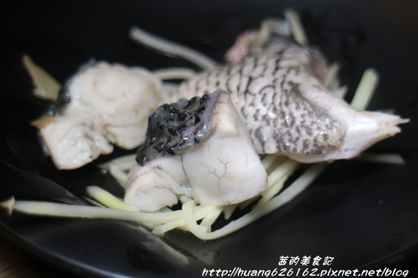 築湘養生麻辣火鍋：【新北三重區】一人就能享用麻辣火鍋『築湘養生麻辣火鍋』三重平價火鍋推薦/麻辣火鍋/養生招牌花雕雞/打卡送鴨血、豆腐/捷運徐匯中學站