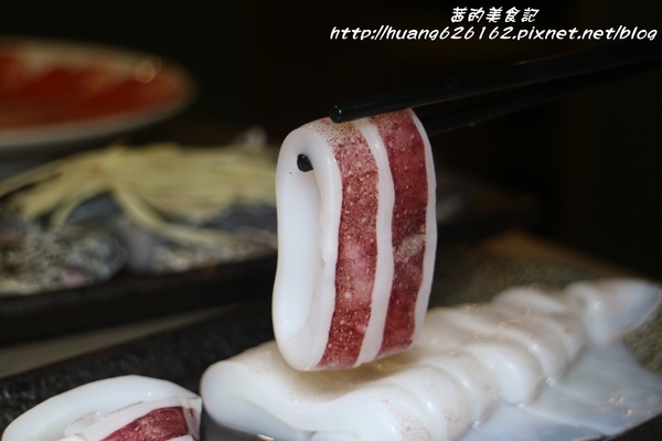 築湘養生麻辣火鍋：【新北三重區】一人就能享用麻辣火鍋『築湘養生麻辣火鍋』三重平價火鍋推薦/麻辣火鍋/養生招牌花雕雞/打卡送鴨血、豆腐/捷運徐匯中學站