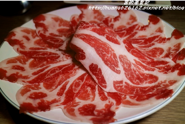 築湘養生麻辣火鍋：【新北三重區】一人就能享用麻辣火鍋『築湘養生麻辣火鍋』三重平價火鍋推薦/麻辣火鍋/養生招牌花雕雞/打卡送鴨血、豆腐/捷運徐匯中學站