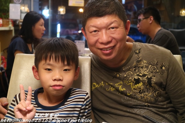 築湘養生麻辣火鍋：【新北三重區】一人就能享用麻辣火鍋『築湘養生麻辣火鍋』三重平價火鍋推薦/麻辣火鍋/養生招牌花雕雞/打卡送鴨血、豆腐/捷運徐匯中學站