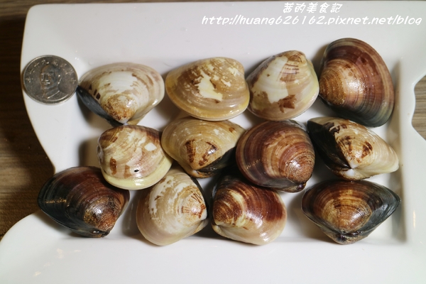 築湘養生麻辣火鍋：【新北三重區】一人就能享用麻辣火鍋『築湘養生麻辣火鍋』三重平價火鍋推薦/麻辣火鍋/養生招牌花雕雞/打卡送鴨血、豆腐/捷運徐匯中學站