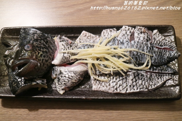 築湘養生麻辣火鍋：【新北三重區】一人就能享用麻辣火鍋『築湘養生麻辣火鍋』三重平價火鍋推薦/麻辣火鍋/養生招牌花雕雞/打卡送鴨血、豆腐/捷運徐匯中學站