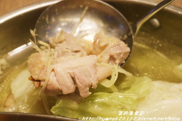 築湘養生麻辣火鍋：【新北三重區】一人就能享用麻辣火鍋『築湘養生麻辣火鍋』三重平價火鍋推薦/麻辣火鍋/養生招牌花雕雞/打卡送鴨血、豆腐/捷運徐匯中學站