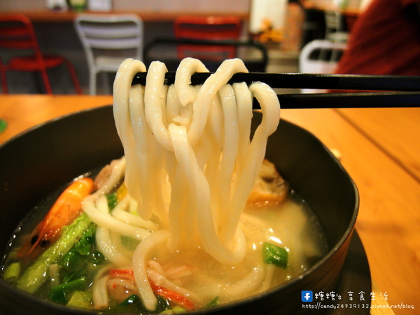 SOGA原來如此鍋燒意麵:〖台中│美食〗SOGA原來如此鍋燒意麵 ❤ 充滿著濃濃工業風裝潢,不是咖啡廳也不是韓式料理,而是賣著鍋燒意麵來著!!