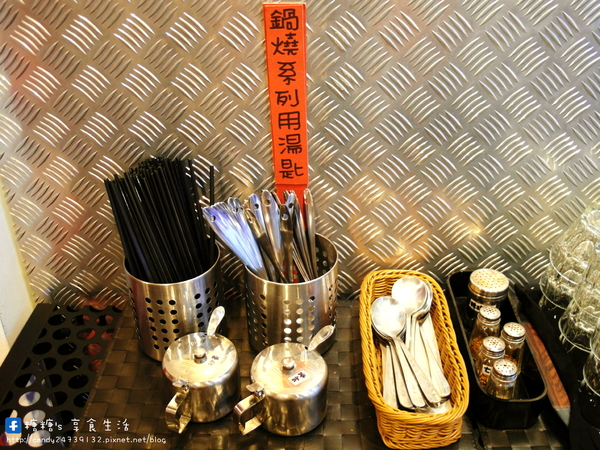 SOGA原來如此鍋燒意麵:〖台中│美食〗SOGA原來如此鍋燒意麵 ❤ 充滿著濃濃工業風裝潢,不是咖啡廳也不是韓式料理,而是賣著鍋燒意麵來著!!