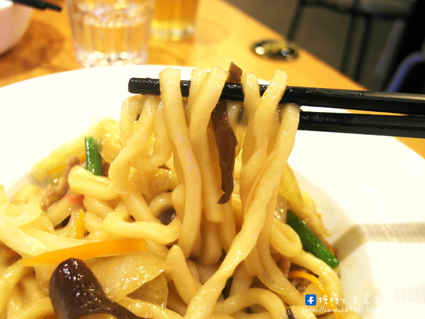 SOGA原來如此鍋燒意麵:〖台中│美食〗SOGA原來如此鍋燒意麵 ❤ 充滿著濃濃工業風裝潢,不是咖啡廳也不是韓式料理,而是賣著鍋燒意麵來著!!