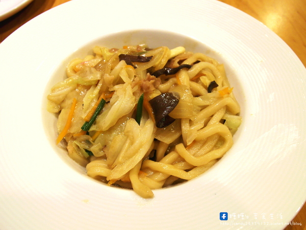 SOGA原來如此鍋燒意麵:〖台中│美食〗SOGA原來如此鍋燒意麵 ❤ 充滿著濃濃工業風裝潢,不是咖啡廳也不是韓式料理,而是賣著鍋燒意麵來著!!