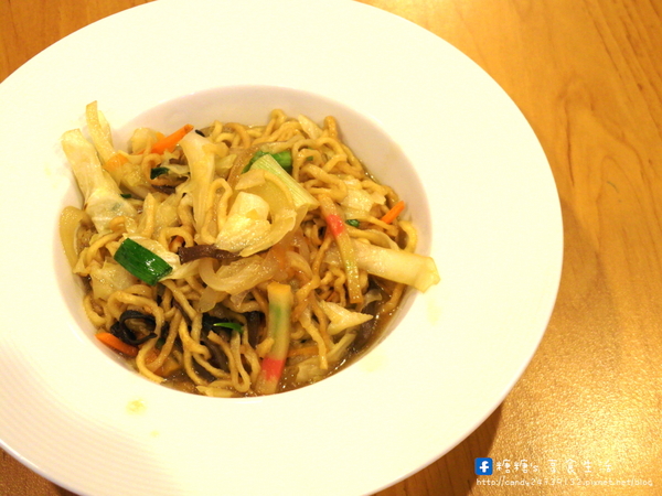 SOGA原來如此鍋燒意麵:〖台中│美食〗SOGA原來如此鍋燒意麵 ❤ 充滿著濃濃工業風裝潢,不是咖啡廳也不是韓式料理,而是賣著鍋燒意麵來著!!