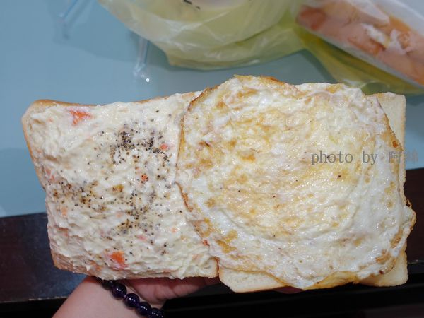 【桃園早餐】朝司暮想 大業店-早上就是要吃肉蛋吐司！沙拉蛋吐司餡料厚又有味道、爆好吃．肉排蛋吐司/桃園早餐/桃園美食/在地人推薦