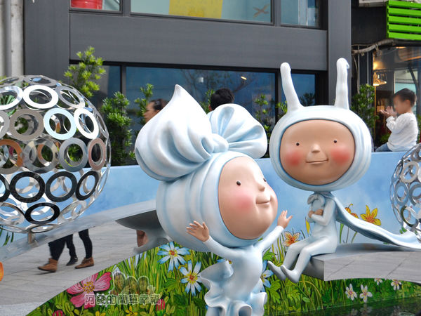 晶品城購物商場幾米12-小蝴蝶小披風側寫