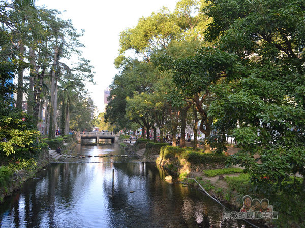 晶品城購物商場幾米01-護城河