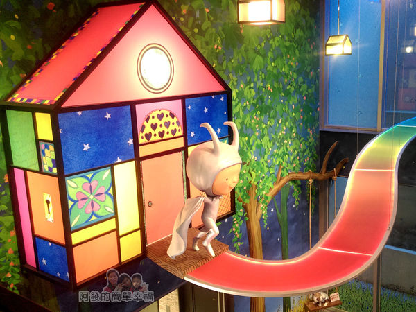 晶品城購物商場幾米27-準備飛行的小披風